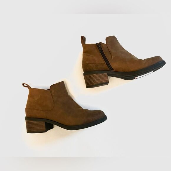 CLARKS women's memi zip ankle boot in dark tan - Picture 5 of 10